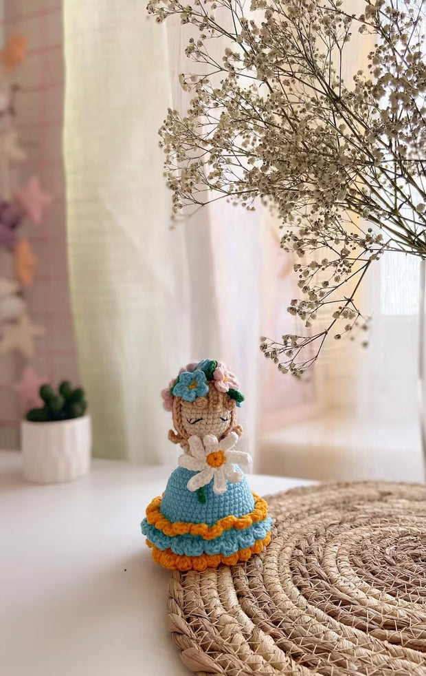 Reversible Doll into bouquet of flowers Crochet Pattern – Monacrochet